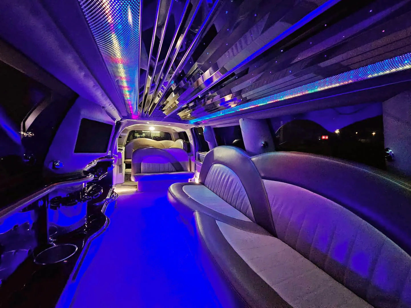Ford Excursion - 12-14 Passengers