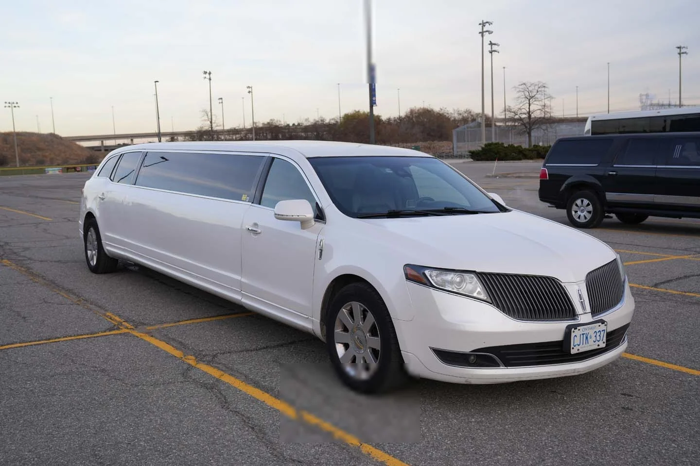 Lincoln MKT Limousine (MKT2) - 8-10 Passengers