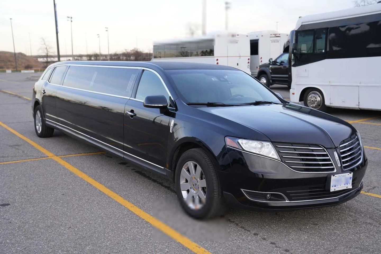 Lincoln MKT Limousine (MKT4) - 8-10 Passengers